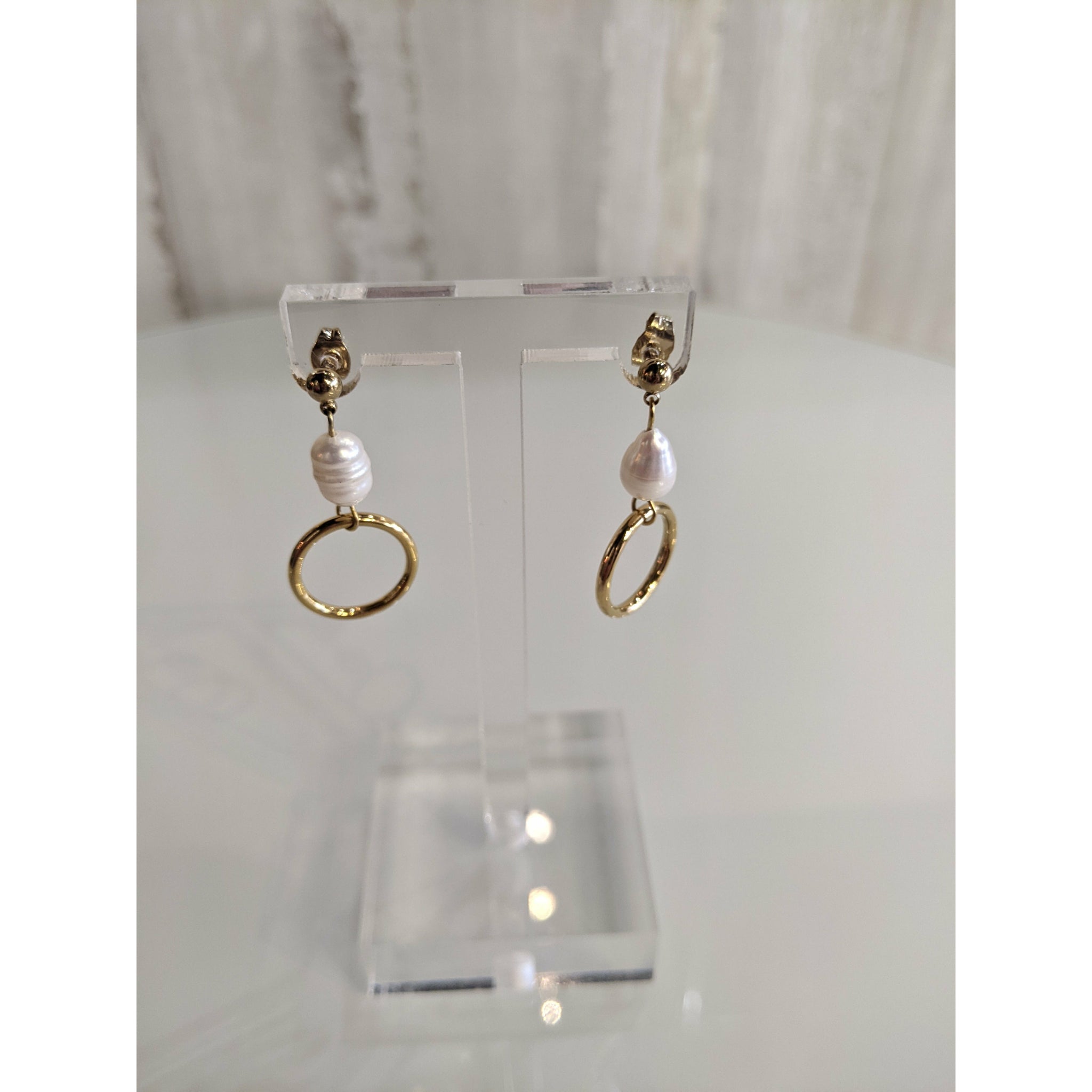 Freshwater Pearl Gold Circle Earring